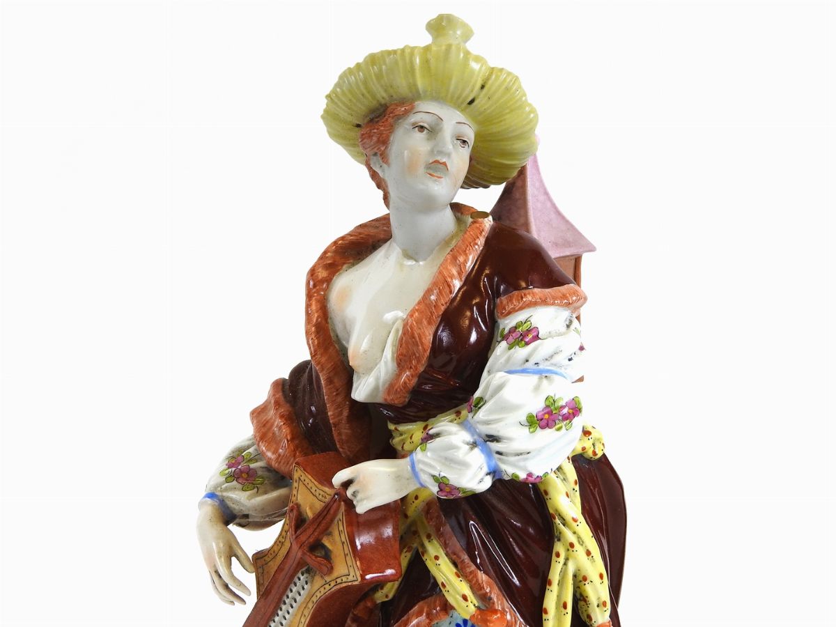 Coppia di Figure in Porcellana Policroma