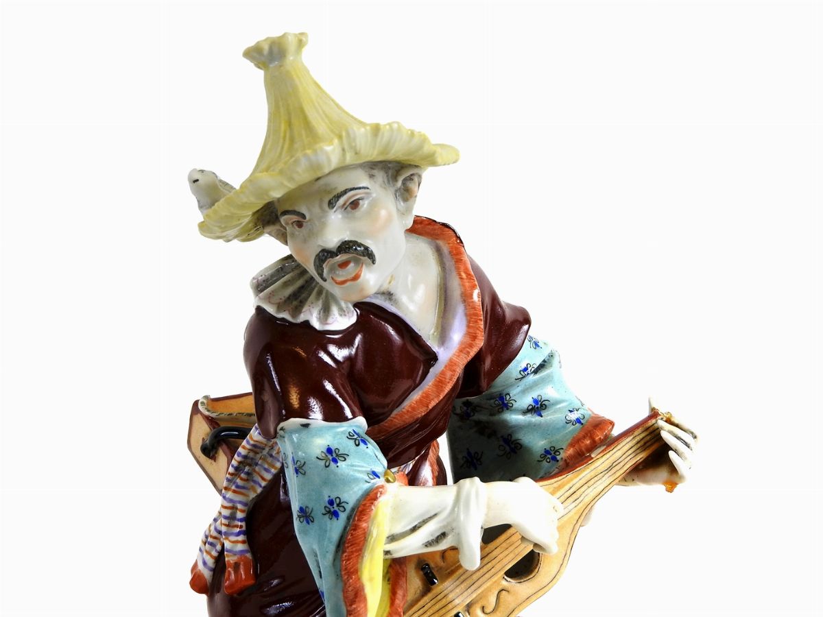 Coppia di Figure in Porcellana Policroma