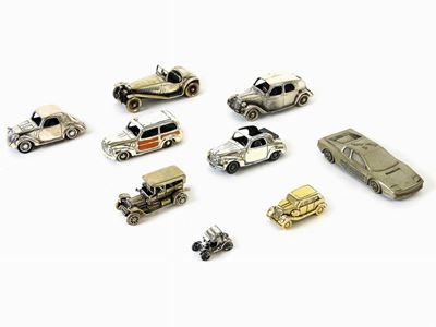 Nove Modellini di Automobili in Argento e Metallo Argentato