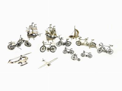 Lotto di Modellini di Mezzi di Locomozione in Argento