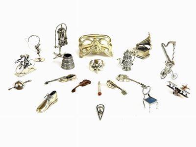 Lotto di Curiosità in Argento e Metallo Argentato