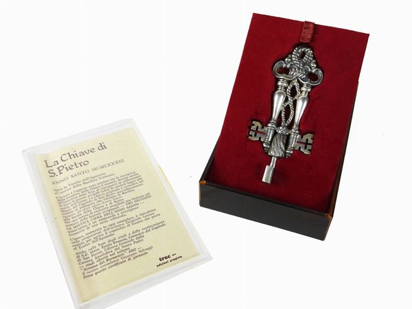 Silver Keys of St. Peter  - Auction An antique casale: Furniture and Collections - II - III - Maison Bibelot - Casa d'Aste Firenze - Milano