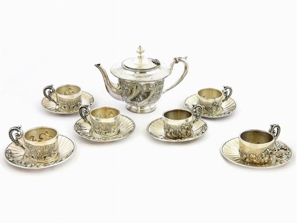 A Set of Six Silver Coffee Cups and a Sheffield Teacup  - Auction An antique casale: Furniture and Collections - II - III - Maison Bibelot - Casa d'Aste Firenze - Milano