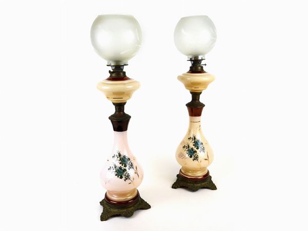 Pair of Opalin Oil Lamps  - Auction An antique casale: Furniture and Collections - I - II - Maison Bibelot - Casa d'Aste Firenze - Milano
