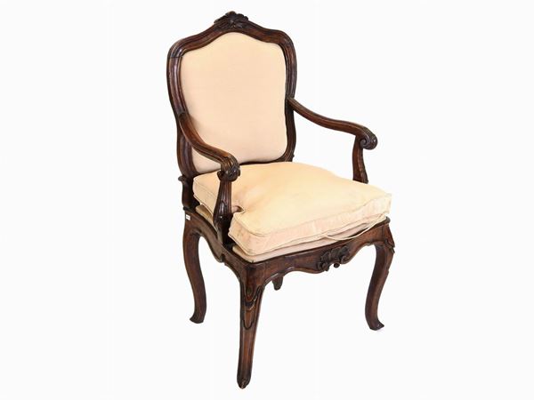 Walnut Armchair  (mid 18th Century)  - Auction An antique casale: Furniture and Collections - I - II - Maison Bibelot - Casa d'Aste Firenze - Milano