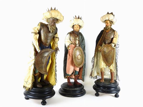 Tre personaggi del presepe in terracotta policroma