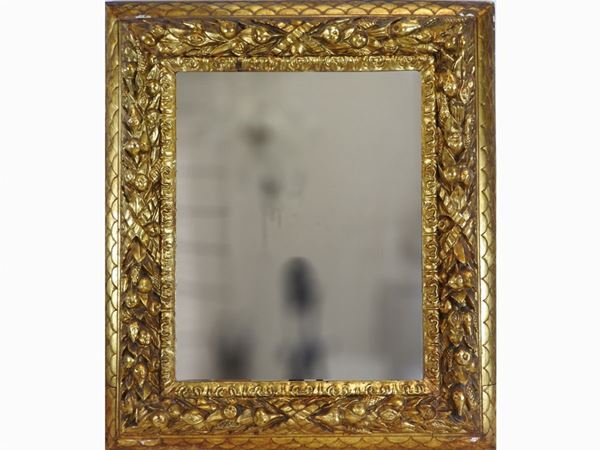 Specchiera in legno intagliato e dorato  (XVII secolo)  - Asta Un antico casale: arredi e collezioni - II - III - Maison Bibelot - Casa d'Aste Firenze - Milano