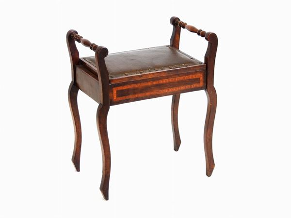 Walnut Veneered and Leather Stool  (19th Century)  - Auction An antique casale: Furniture and Collections - I - II - Maison Bibelot - Casa d'Aste Firenze - Milano