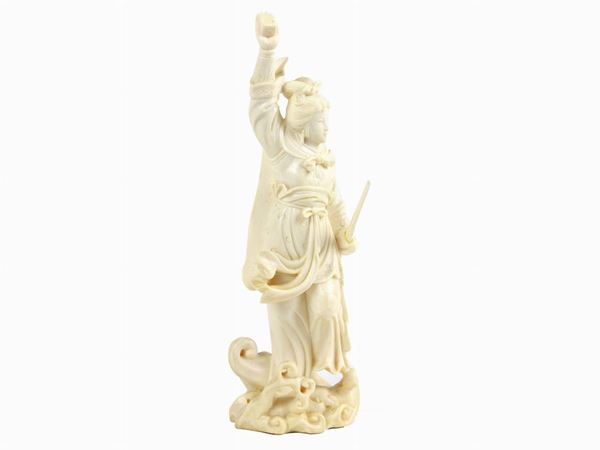 Carved Ivory Figure of a Deity  (China, 19th Century)  - Auction An antique casale: Furniture and Collections - II - III - Maison Bibelot - Casa d'Aste Firenze - Milano