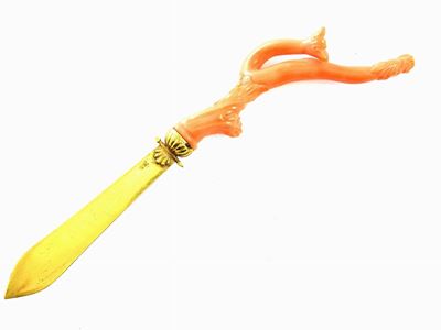 Tagliacarte in Metallo Dorato e Corallo