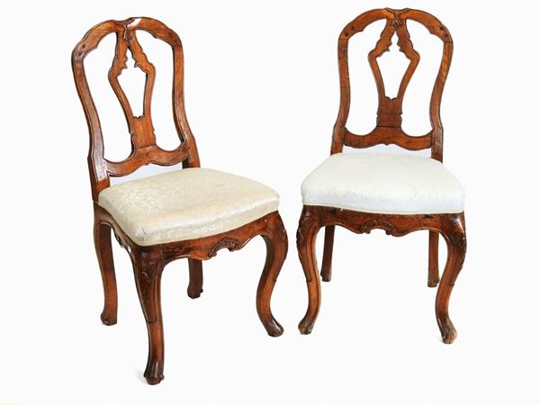 A Set of Four Walnut Chairs  (mid 18th Century)  - Auction An antique casale: Furniture and Collections - II - III - Maison Bibelot - Casa d'Aste Firenze - Milano