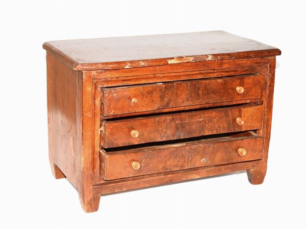Walnut Veneered Model of a Chest of Drawers  (late 18th Century)  - Auction An antique casale: Furniture and Collections - II - III - Maison Bibelot - Casa d'Aste Firenze - Milano