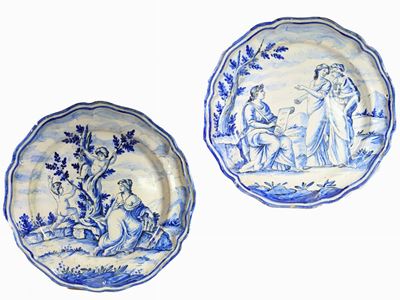 Coppia di Piatti in Maiolica