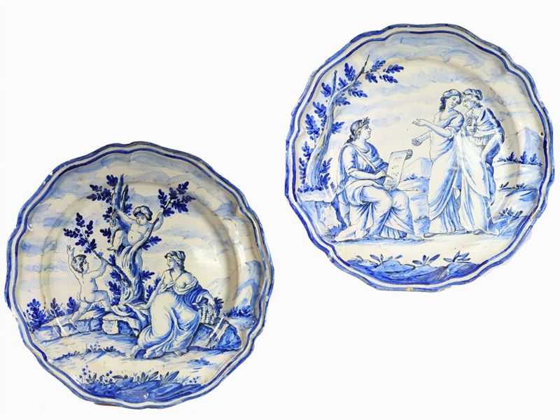 Coppia di Piatti in Maiolica