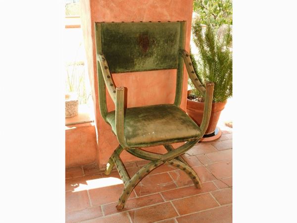 Green Velvet Faldstool  (16th Century)  - Auction An antique casale: Furniture and Collections - I - II - Maison Bibelot - Casa d'Aste Firenze - Milano