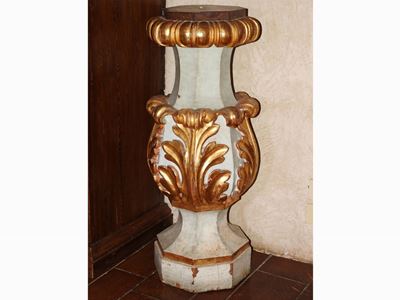 Frammento in Legno Intagliato, Laccato Bianco e in Parte Dorato