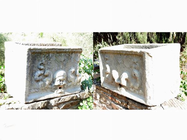 Due antiche vasche in pietra  - Asta Un antico casale: arredi e collezioni - I - II - Maison Bibelot - Casa d'Aste Firenze - Milano