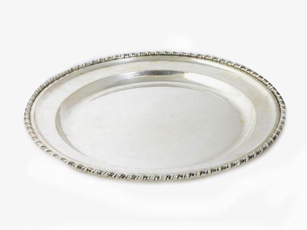 Round Silver Tray  - Auction An antique casale: Furniture and Collections - II - III - Maison Bibelot - Casa d'Aste Firenze - Milano