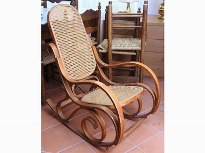 Sedia a Dondolo in Faggio Curvato