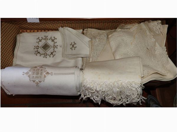 Three Linen and Cotton Tablecloth  - Auction An antique casale: Furniture and Collections - I - II - Maison Bibelot - Casa d'Aste Firenze - Milano