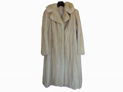 Lungo Cappotto in Visone Bianco