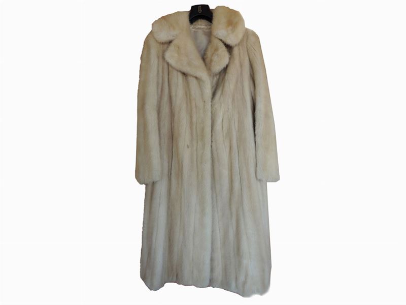 Lungo Cappotto in Visone Bianco