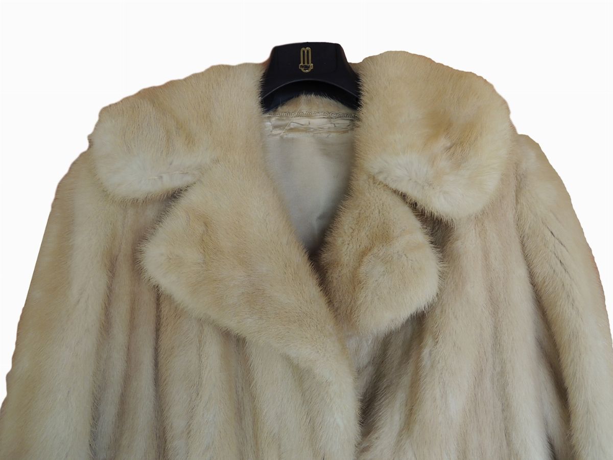 Lungo Cappotto in Visone Bianco