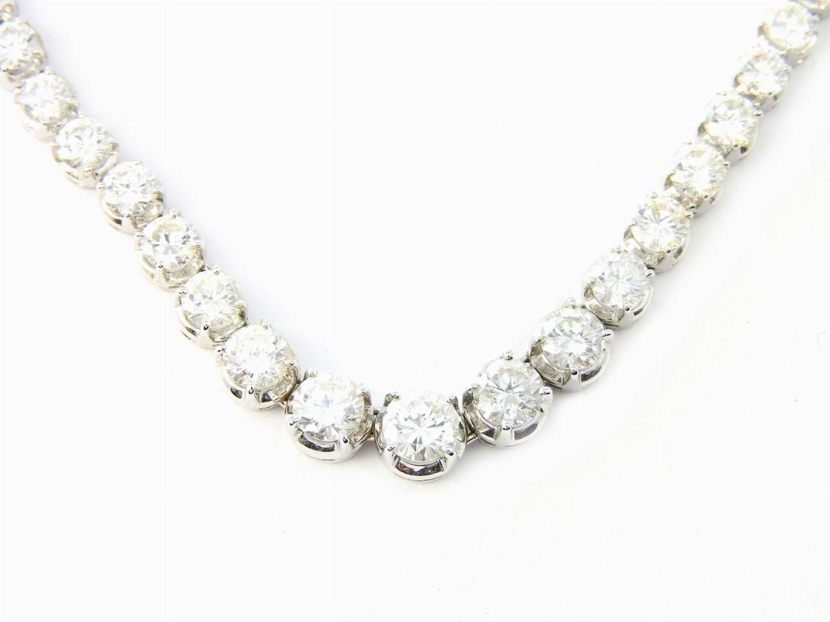 Girocollo Scalare in Oro Bianco e Diamanti