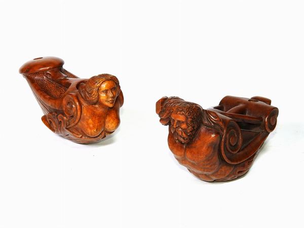 Two Carved Boxwood Pipe Chambers