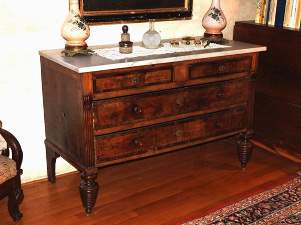 Walnut Veneered Chest of Drawers  (early 19th Century)  - Auction An antique casale: Furniture and Collections - II - III - Maison Bibelot - Casa d'Aste Firenze - Milano