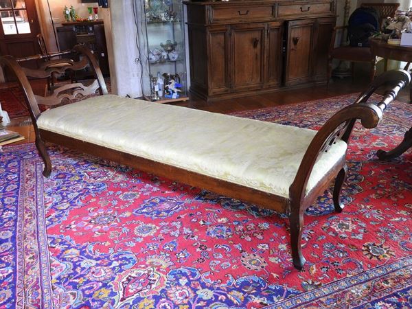 Walnut Bench Sofa  (mid 18th Century)  - Auction An antique casale: Furniture and Collections - I - II - Maison Bibelot - Casa d'Aste Firenze - Milano