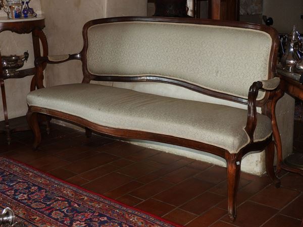 Walnut Sofa  (mid 18th Century)  - Auction An antique casale: Furniture and Collections - I - II - Maison Bibelot - Casa d'Aste Firenze - Milano