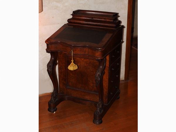 Burr Walnut and Mahogany Davenport  (England, mid 19th Century)  - Auction An antique casale: Furniture and Collections - II - III - Maison Bibelot - Casa d'Aste Firenze - Milano