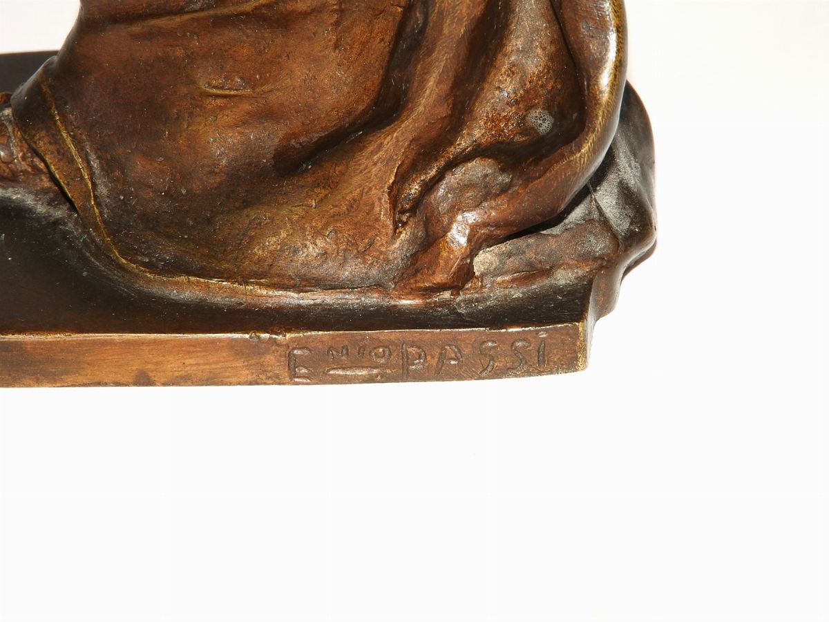 Figura Femminile con Panneggio
