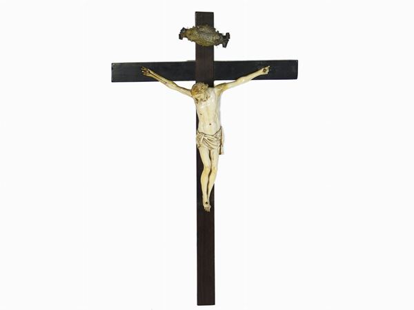 Cristo in avorio  (XVIII/XIX secolo)  - Asta Un antico casale: arredi e collezioni - II - III - Maison Bibelot - Casa d'Aste Firenze - Milano
