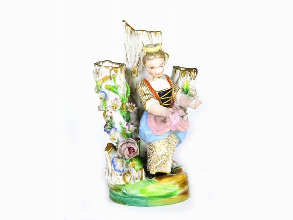 Jacob Petit : Painted Porcelain Figural Flower Vase  ((1797-1868))  - Auction An antique casale: Furniture and Collections - II - III - Maison Bibelot - Casa d'Aste Firenze - Milano