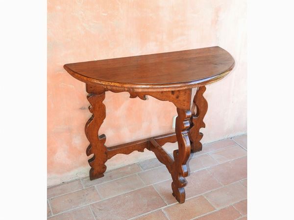 Walnut Half-moon Table  - Auction An antique casale: Furniture and Collections - I - II - Maison Bibelot - Casa d'Aste Firenze - Milano