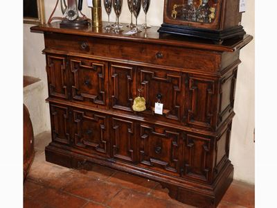 Piccola Credenza in Noce