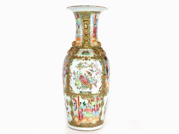 Painted Porcelain Canton Vase  (China, 19th/20th Century)  - Auction An antique casale: Furniture and Collections - II - III - Maison Bibelot - Casa d'Aste Firenze - Milano