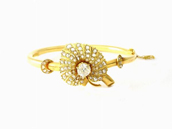 Yellow gold bangle with diamonds
