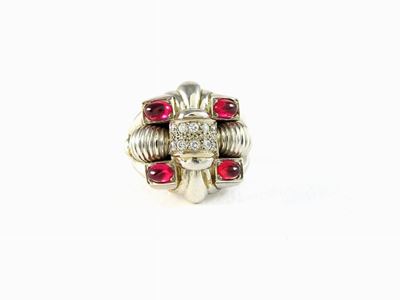 Anello in Platino con Diamanti e Paste Vitree Rosse
