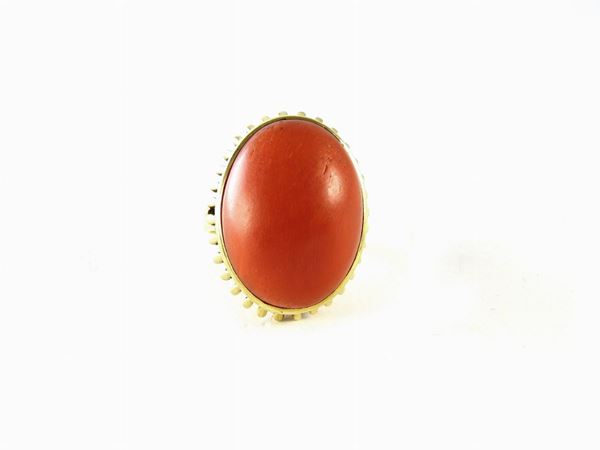 Yellow gold ring with red coral