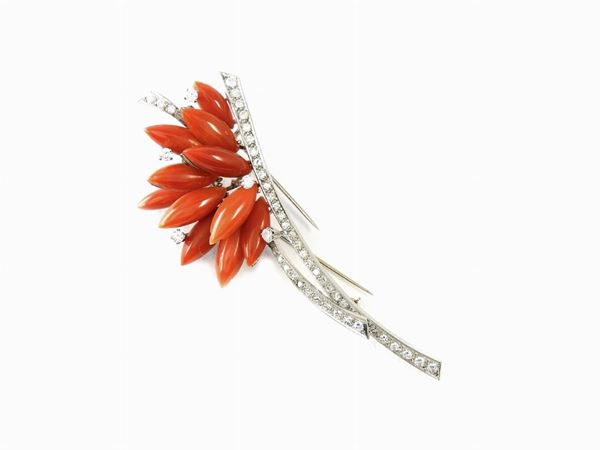 White gold, diamonds and red corals brooch