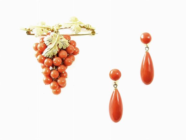 Yellow gold and corals ear pendants and brooch  - Auction Jewels and Watches - I - Maison Bibelot - Casa d'Aste Firenze - Milano