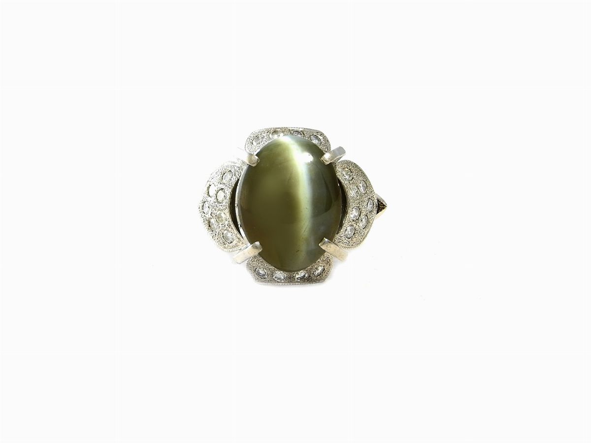 Anello in Platino con Diamanti e Crisoberillo Occhio di Gatto