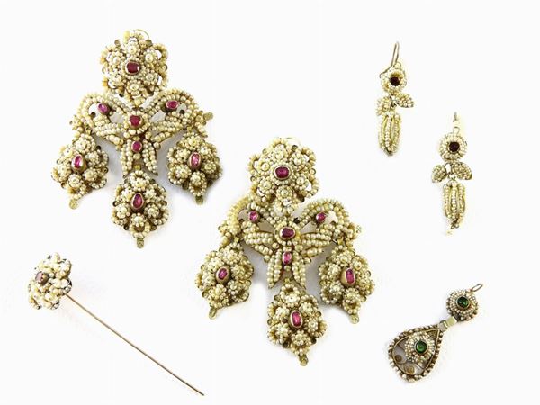 Different yellow gold alloys, seed pearls and glasses jewels  (second half of 19th century)  - Auction Jewels and Watches - I - Maison Bibelot - Casa d'Aste Firenze - Milano