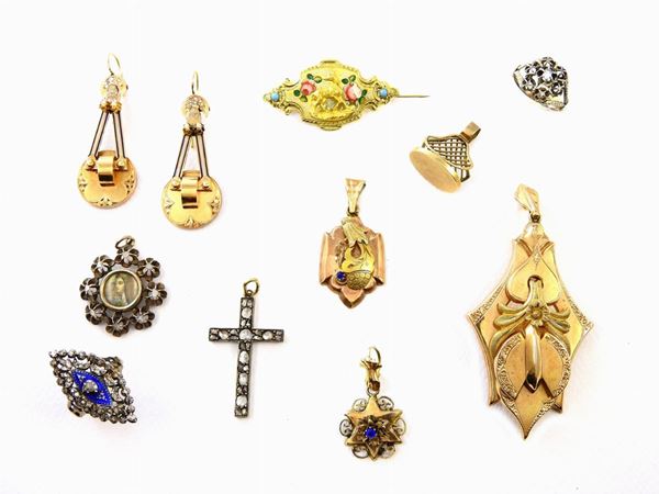 Gioielli in oro varie leghe, argento, smalti, diamanti e pietre colorate