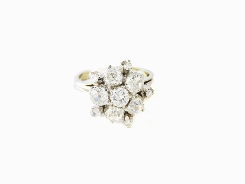 Anello a Margherita in Oro Bianco e Diamanti