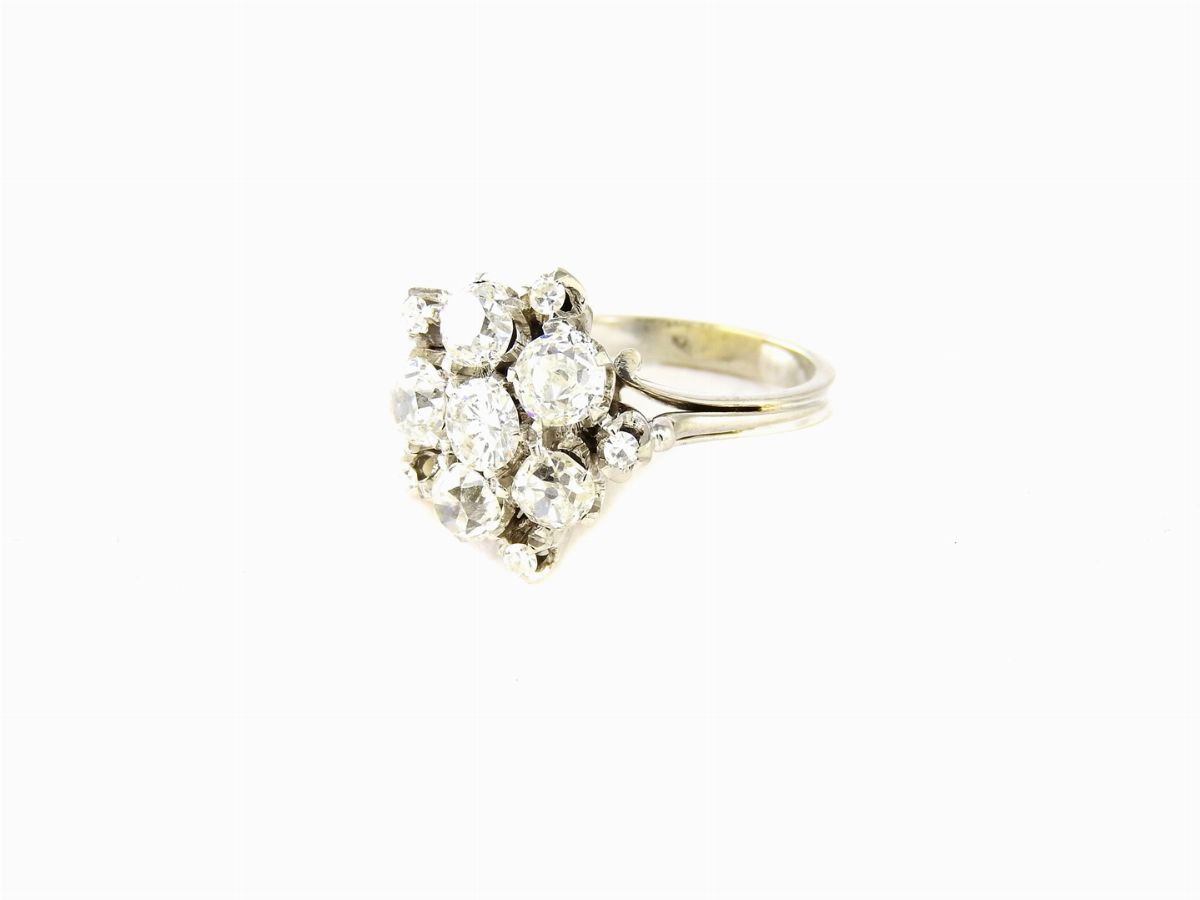 Anello a Margherita in Oro Bianco e Diamanti