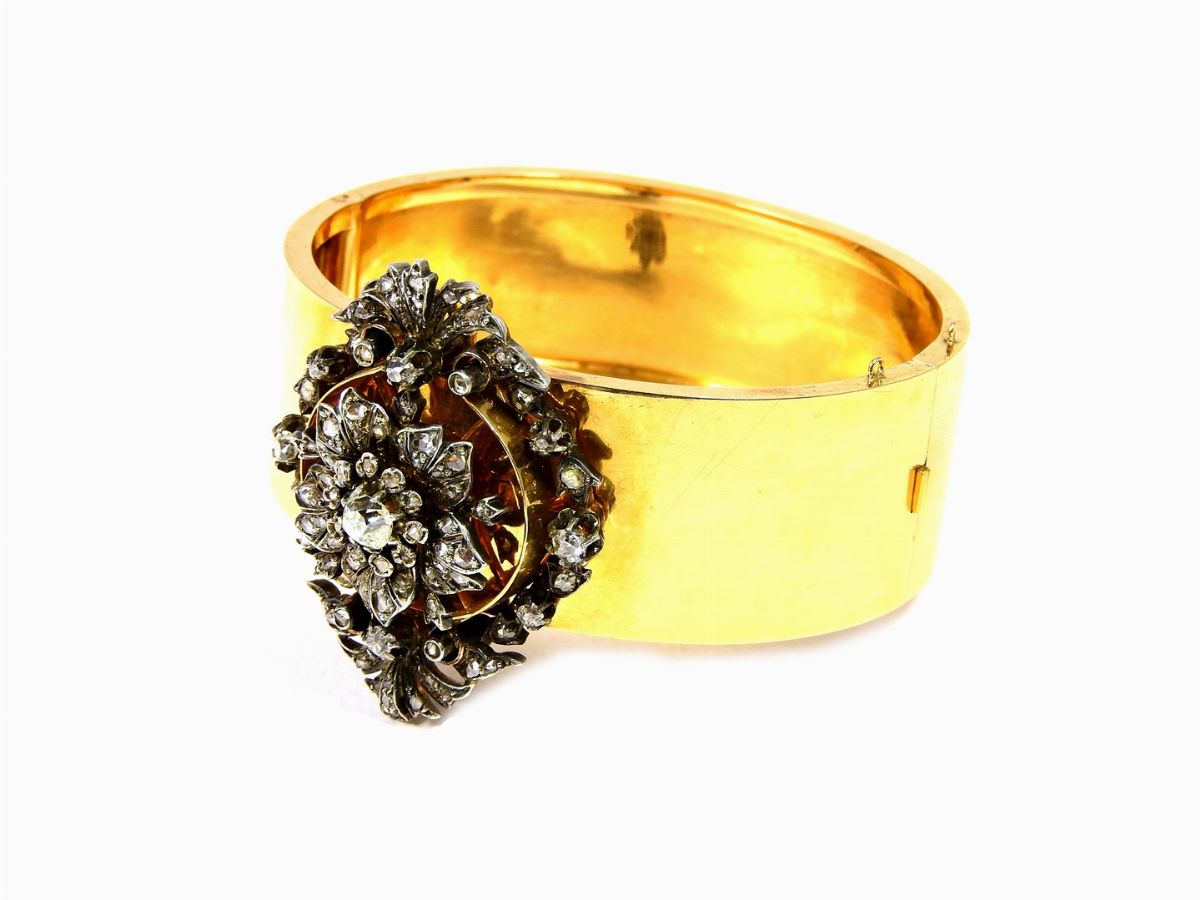 Parure Bracciale, Orecchini e Pendente in Oro Giallo, Argento e Diamanti